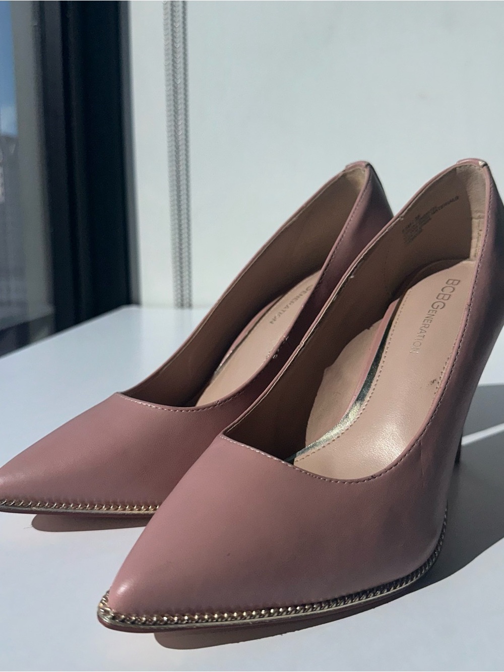 BCBGeneration Pumps Size 8.5 Dusty Rose Pointed-Toe Pumps with Gold Trim